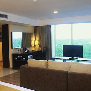 Corner Suite Double Bed Non-Smoking